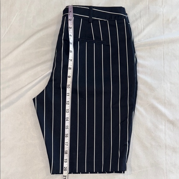 Reitmans Blue and White Pin Stripe Flat Front Shorts with Pockets - Picture 7 of 13